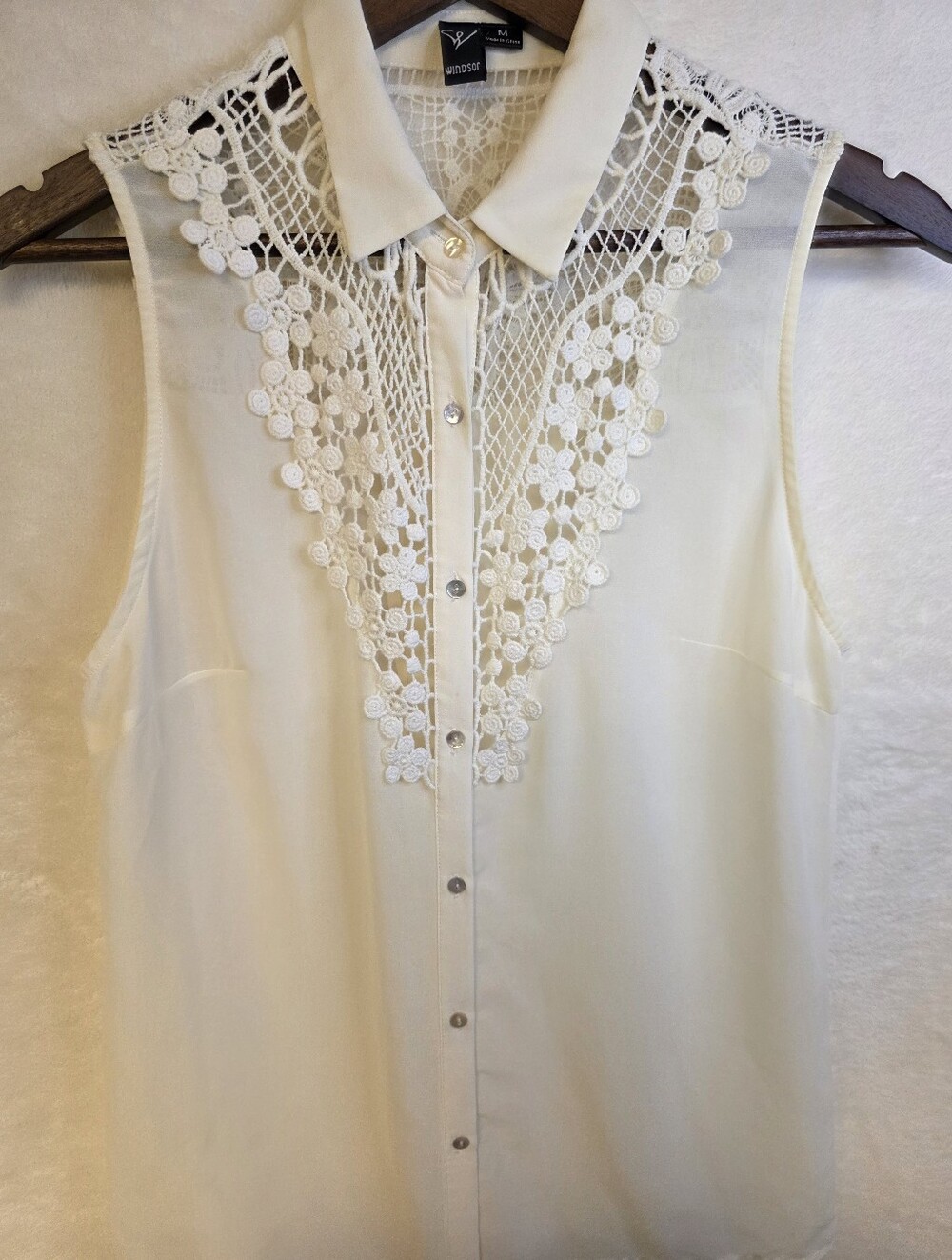 Windsor Lace Detail Sleeveless Crochet Yoke Button-Down Top - White. Size Medium